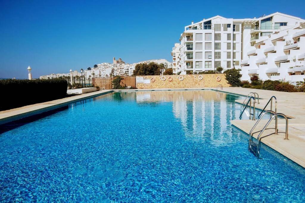 Апартаменты Beachfront Apt! Ac - Pool - Parking Альтеа Экстерьер фото